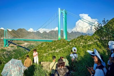 How the world’s highest bridge became a tourist hot spot in China