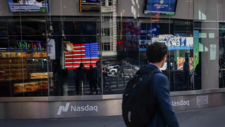 Global chipmaker sell-off deepens as enthusiasm for AI stocks wobbles