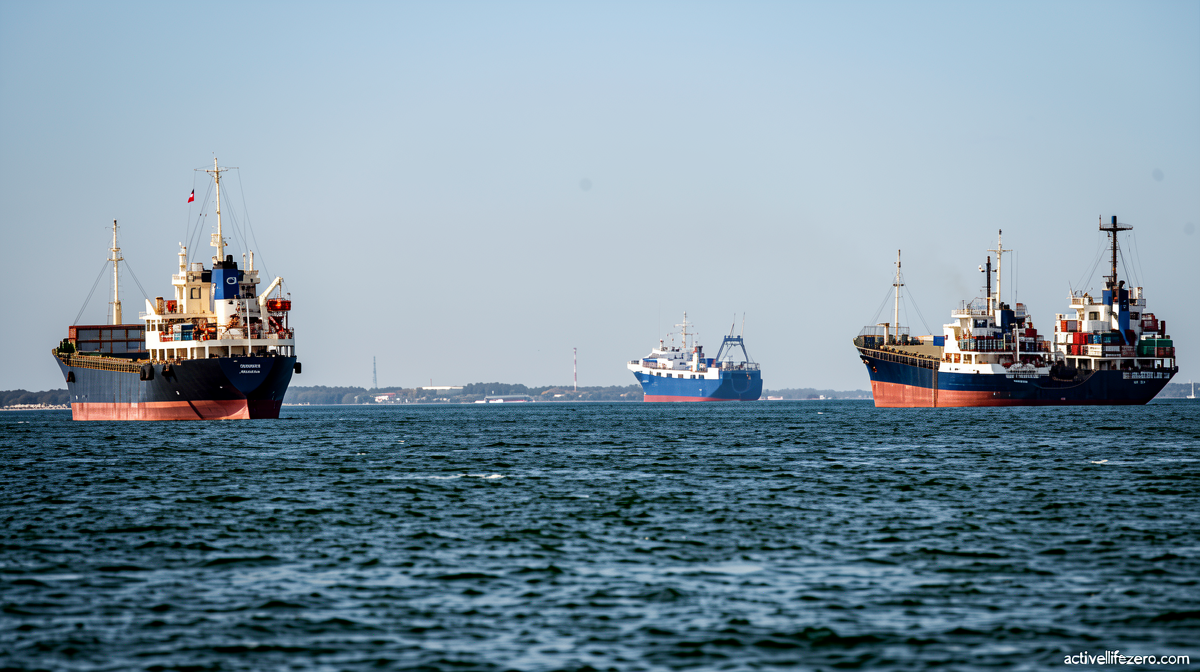 US strikes Iran and reimposes oil sanctions as ceasefire faces one of its most significant tests