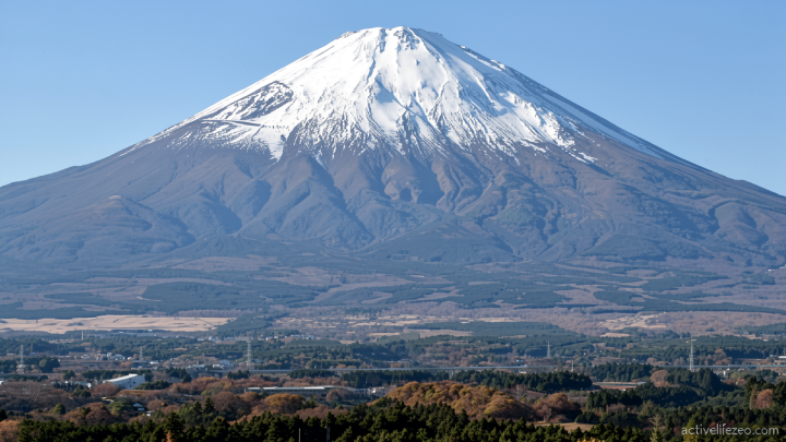 Man leaves tired 7-year-old son alone on Mount Fuji during family hike