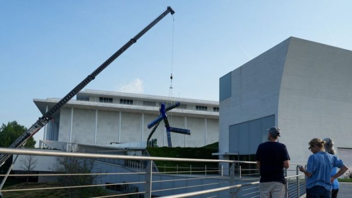 Kennedy Center begins removal of outdoor ‘Blue’ sculpture
