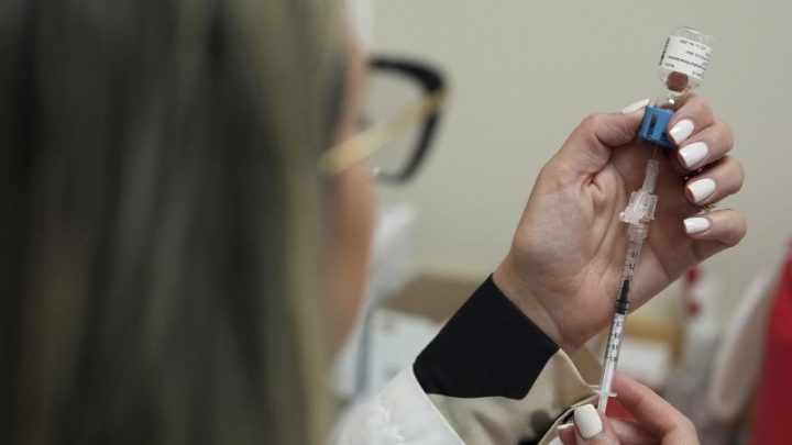 Doctors say they’re filling a void left by CDC on vaccines. Here’s what to know about flu, Covid-19 and RSV this fall
