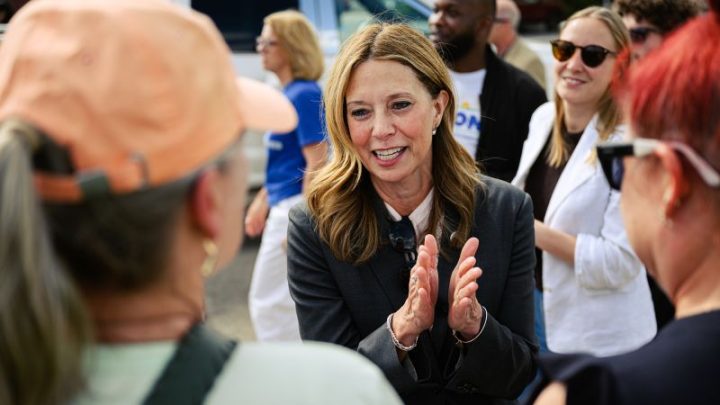 Armed man arrested after pushing through crowd toward Ohio Democratic gubernatorial nominee